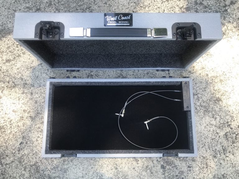 1 Flat Pedalboard w/ Case Durable, Light & Easy Setup