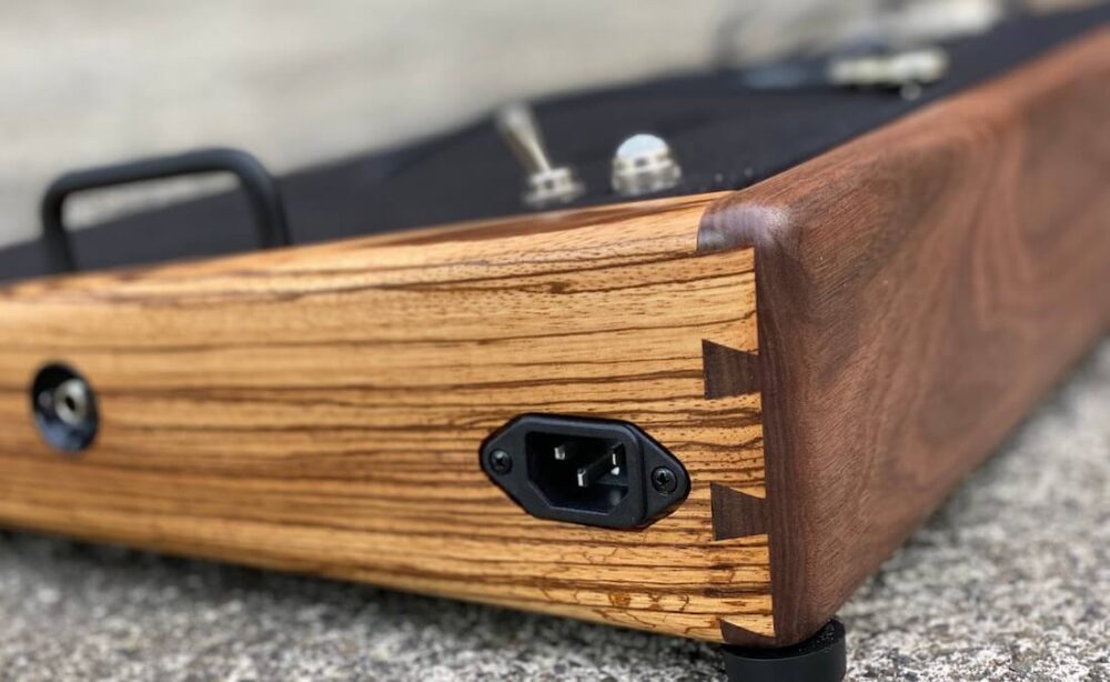 2 Tone Walnut/Zebra Pedalboard w/Gig Bag 4