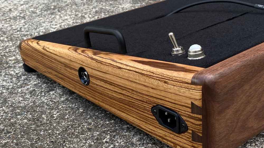 2 Tone Walnut/Zebra Pedalboard w/Gig Bag 3