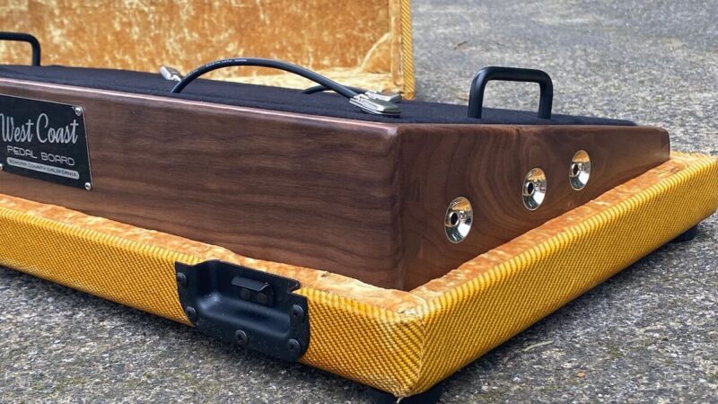 Vintage Classic Walnut + Relic'd Lacquered Tweed Case 8