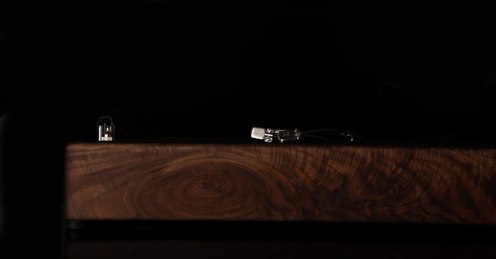 LIMITED Curly Walnut Pedalboard - 24X13 - Ready to Ship 2