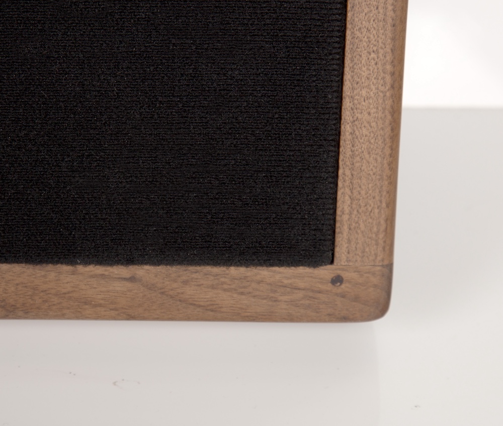 34X16 ***B-STOCK*** Walnut Pedalboard - Ready to Ship 10 34X16 ***B-STOCK*** Walnut Pedalboard - Ready to Ship - Image 10